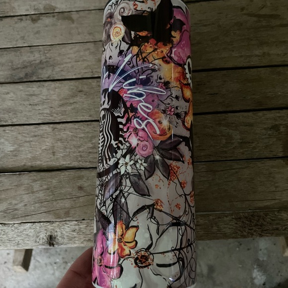 Spooky vibes Starbucks - Picture 2 of 3